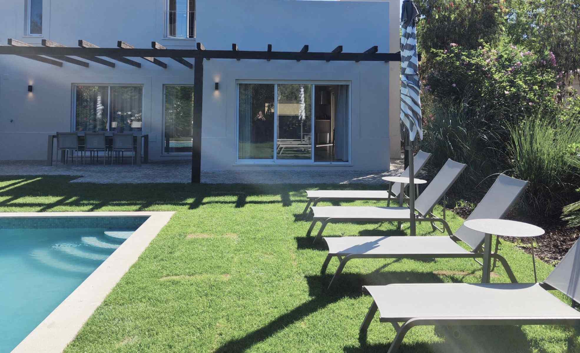 None  Hibiscus Carvoeiro