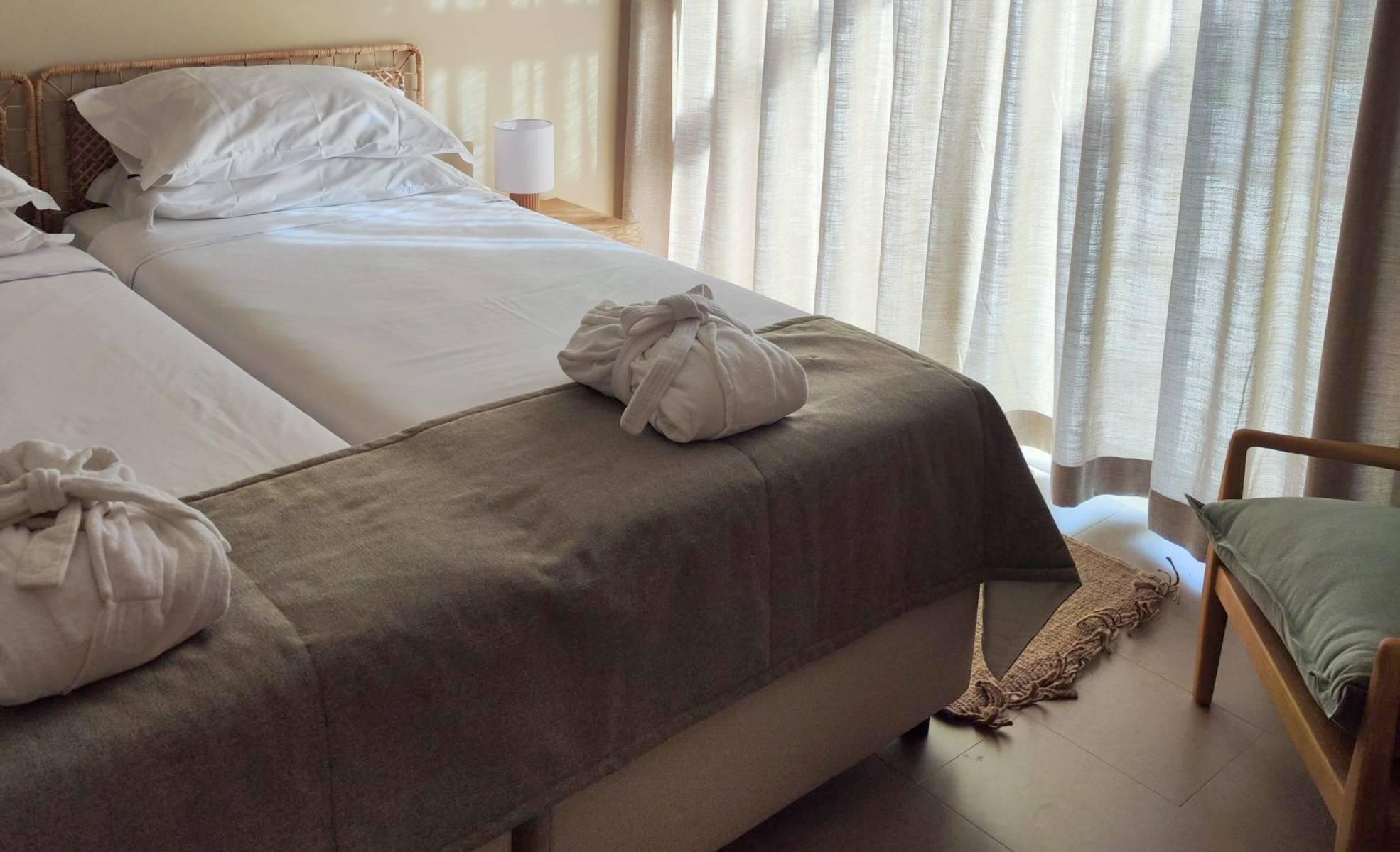 None  Hibiscus Carvoeiro