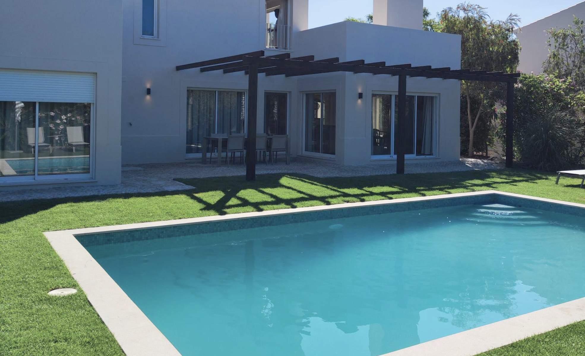 None  Hibiscus Carvoeiro